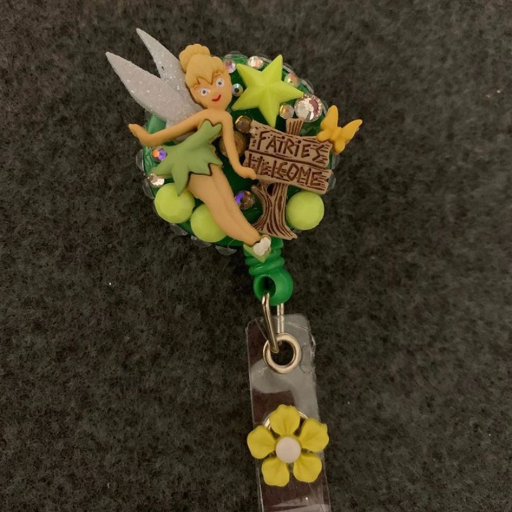 Retractable badge reel